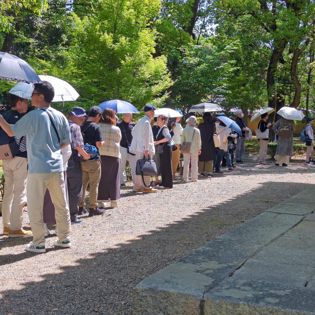 仁和寺での行列