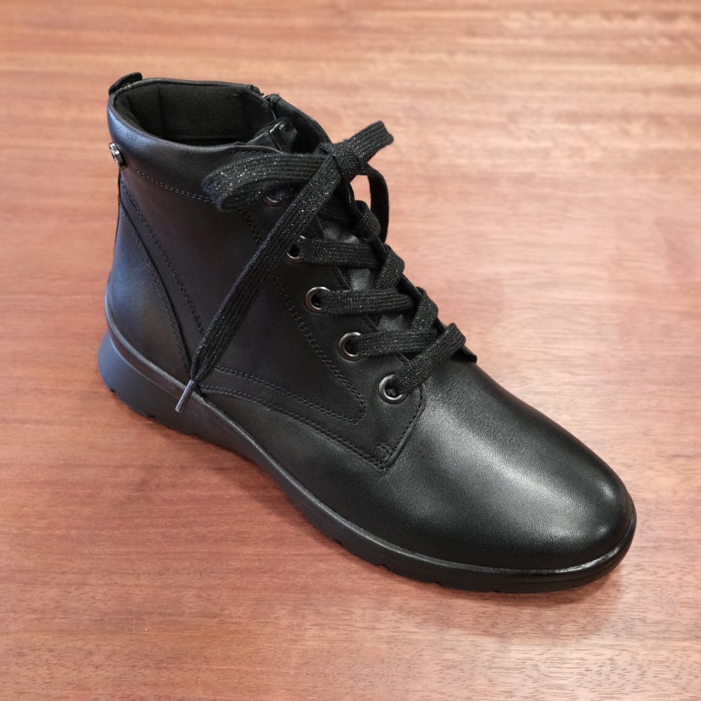 ガンターの細身木型のブーツ