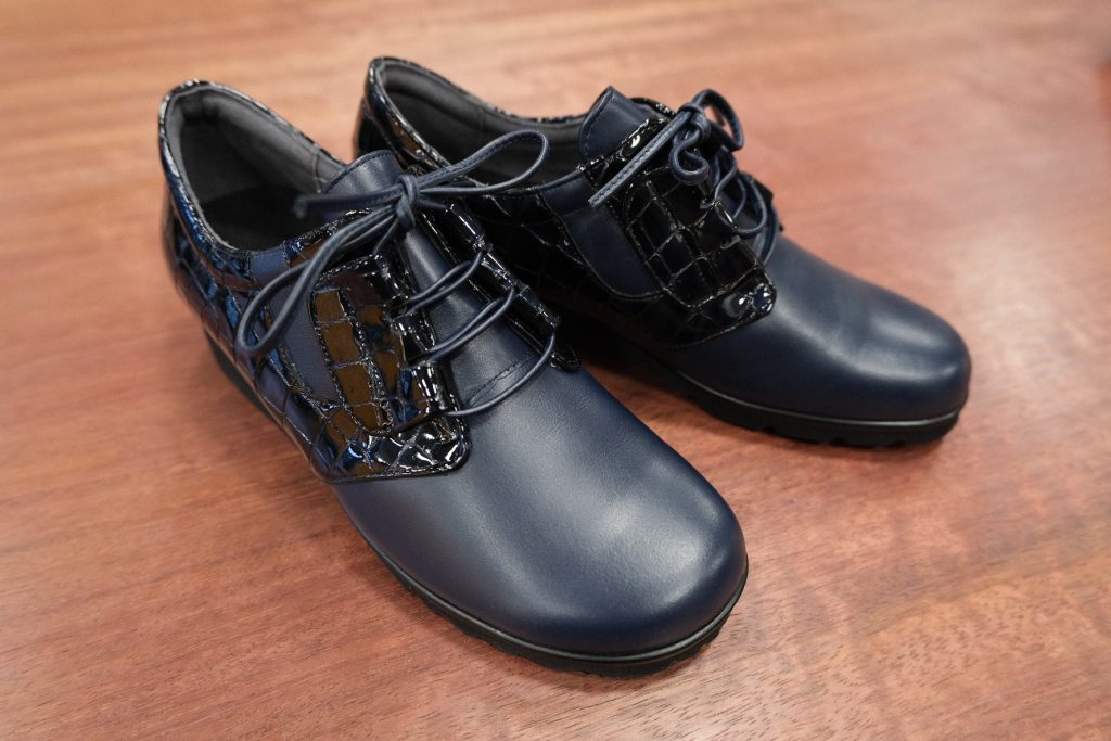 イタリア製の高品質の革素材を使用しています